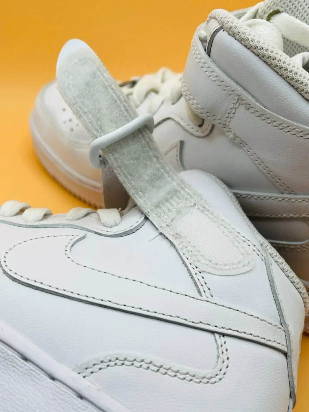 Nike Women's Air Force 1 '07 Mid Top 